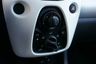 Peugeot 108 Peugeot 108 1.0 VTi **lage km** Airco|Cabrio- Vouwdak|Velgen - afbeelding nr 10