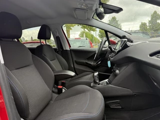 Peugeot 208 Peugeot 208 1.2 PureTech Signature Navi,Airco,Cruise,PDC,Trekhaak,Carplay,Elek ramen,N.A.P,Nieuwe APK bij Aflevering - afbeelding nr 7