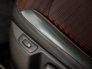 Renault Captur Automaat (NAVIGATIE, CLIMATE, CAMERA, GETINT GLAS, STOELVERWARMING, LEDER, SPORTSTOELEN, PARKEERSENSOREN, CRUISE, NIEUWE APK, NIEUWSTAAT) - afbeelding nr 23