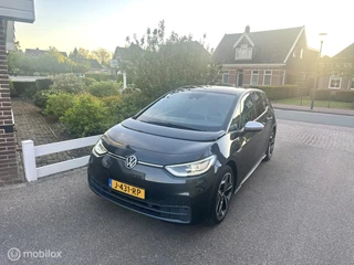 Volkswagen ID.3 First Plus 58 kWh TREKHAAK CARPLAY SFEERVERLICHTING ACHTERUITRIJ CAMERA LED KOPLAMPEN SOH 89% NETTE AUTO!!