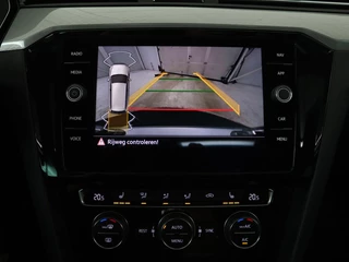 Volkswagen Passat Volkswagen Passat 1.4 TSI PHEV GTE | Panoramadak | Leder |  Stoelverwarming | Trekhaak | Camera | Park Assist | Adaptive cruise | Side Assist | Matrix LED | Carplay | Navigatie - afbeelding nr 14
