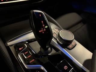 BMW 5 Serie HEAD-UP/LASER/ACC/TREKHAAK/360CAMERA/ALCANTARA/KEYLESS/SHADOW-LINE/DRIVING ASS PRO/SFEER/STUUR+STOELVERWARMING/LIVE COCKPIT/M-AERODYNAMIC/SOPHISTOGRAU/VOLLEDIG BMW DEALER HISTORIE - afbeelding nr 17