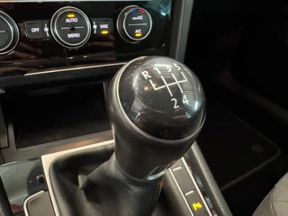 Volkswagen Golf Volkswagen Golf 1.2 TSI Highline Allstar*120PK*Trekhaak*Cruise Control*Stoelverwarming* - afbeelding nr 18