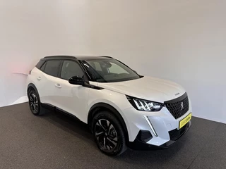 Peugeot 2008 Peugeot 2008 1.2 PureTech 130 GT Black Style Airco ECC Navi Carplay Cruise Control PDC VA + Camera Full LED 17