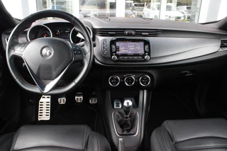 Alfa Romeo Giulietta Alfa Romeo Giulietta 1.4 120PK TURBO SPRINT | LEDEREN BEKLEDING | AFNEEMBARE TREHAAK | ALL SEASON BANDEN | NAVIGATIE | CLIMATE CONTROL | CRUISE CONTROL | CARBON INTERIEUR AFWERKING | 18
