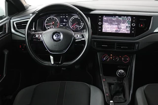 Volkswagen Polo Volkswagen Polo 1.0 TSI Comfortline (PARKEERSENSOREN, CRUISE ADAPTIEF, NAVIGATIE, NL-AUTO, GOED ONDERHOUDEN) - afbeelding nr 4