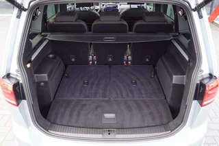 Volkswagen Touran Volkswagen Touran 1.5 TSI DSG R-Line Black st/ 7Pers./Panodak /trekhaak wegkl./ACC - afbeelding nr 31