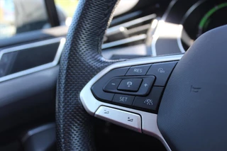 Volkswagen Passat Volkswagen Passat Variant 1.4 TSI PHEV 218pk 6-DSG GTE Business Highline | PanoramaDak | Zomer- en winterset | Carplay | - afbeelding nr 17