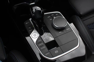 BMW 1 Serie BMW 1 Serie 118i Executive Ed. M Sport / Navigatie / Half leder / 19'' / Sportstoelen / Blackpack / Dakspoiler / Stoelverwarming / Cruise Control / Getint glas - afbeelding nr 28