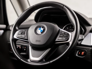 BMW 2 Serie Automaat (NAVIGATIE, CLIMATE, PARKEERSENSOREN, LED KOPLAMPEN, SPORTSTOELEN, CRUISE, TREKHAAK, ELEK ACHTERKLEP, NIEUWSTAAT) - afbeelding nr 18