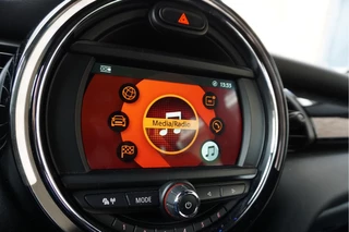 MINI Cooper MINI Cooper Mini 1.5 Pepper | NL AUTO | HUD | Sportinterieur (leer/ stof/ stoelverwarming) | Apple Carplay | Sfeerverlichting | 17inch | LED pakket | Keyless GO/ ENTRY | DUAL ZONE CLIMATE | Bonnet Stripes | Zwart dak | Front- achterspoiler - afbeelding nr 31
