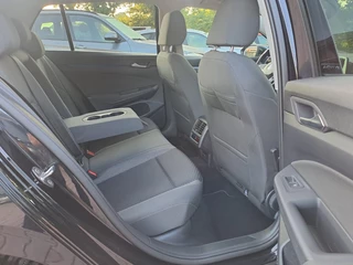 Volkswagen Golf Volkswagen Golf 1.5 eTSI R-Line Business+ | LED | Trekhaak | All-seasons | ACC | Keyless | Stoelverwarming | - afbeelding nr 42