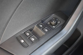 Volkswagen T-Cross Volkswagen T-Cross 1.0 TSI LIFE / ACHTERUITRIJCAMERA / ADAP. CRUISE CONTROL / LANE ASSIST - afbeelding nr 12