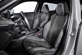 Peugeot 2008 Peugeot 2008 1.2 PureTech 130 PK GT - Automaat | Dig. Cockpit | Adapt. Cruise | Elek. stoel | Stoelverw. | PDC | Camera | NAV+App. Connect | Auto. Airco | LM 17