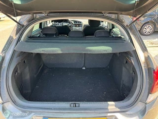 Citroën C4 Citroen C4 1.2 PureTech Feel 5 deurs  Navigatie , parkeerhulp voor en achter , Bleutooth , Climate - & Cruise controle , Trekhaak  1500kg trekgewicht .  1e eigenaar - afbeelding nr 18
