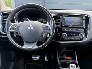 Mitsubishi Outlander Mitsubishi Outlander 2.0 PHEV Instyle 2e Eigenaar,Navi,Schuifdak,Camera,Stoelverwarming,Leder,Clima,Cruise,Pdc V+A,Nieuwe Apk bij Aflevering - afbeelding nr 3