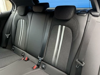 BMW 1 Serie BMW 1-serie 120i Shadow line 178 pk | Stoelverwarming | Carplay | - afbeelding nr 31