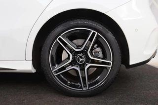 Mercedes-Benz A-Klasse Mercedes-Benz A-klasse 250e AMG | Panoramadak | Stoelverwarming |  Carplay | Navigatie | Full LED | Half leder | Sportstoelen | Park Assist - afbeelding nr 36