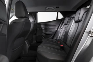 Peugeot 2008 Peugeot 2008 1.2 PureTech Allure Pack 130 PK - Automaat | Dig. Cockpit | PDC | Camera | NAV + App, Connect | ECC | DAB | LM 17