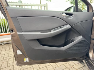 Renault Clio Renault Clio 1.0 TCe Zen NL AUTO / 4-SEIZOENENBANDEN / NAVI / CRUISE / PARKEERSENSOREN ACHTER / CARPLAY - afbeelding nr 11