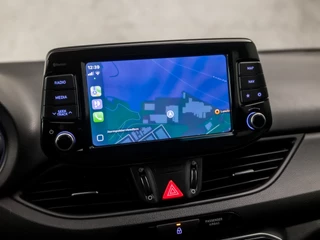 Hyundai i30 (APPLE CARPLAY, NAVIGATIE, CAMERA, CLIMATE, TREKHAAK, SPORTSTOELEN, CRUISE, LM VELGEN, NIEUWSTAAT) - afbeelding nr 26