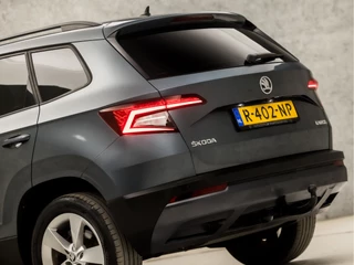 Škoda Karoq 150Pk Automaat (APPLE CARPLAY, GROOT NAVI, CAMERA, TREKHAAK, SPORTSTOELEN, GETINT GLAS, PARKEERSENSOREN, CRUISE, NIEUWSTAAT) - afbeelding nr 11