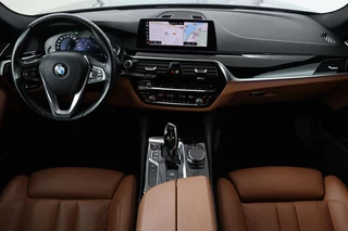 BMW 5 Serie BMW 5-serie 520i High Executive | Leder | 360 camera |  Stoelverwarming | DAB | Navigatie | Full LED | Sfeerverlichting | Parkeerhulp | Climate control | Cruise control - afbeelding nr 9