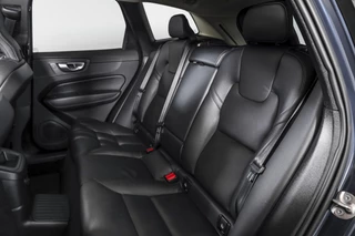 Volvo XC60 Volvo XC60 2.0 T6 Plug-in hybrid AWD Plus Dark | S/K-Panodak | Dig. Cockpit | Adapt. Cruise | Memory Stoelen | Elek. Klep | Stoel-+stuurverw. | 360 Camera | Harman/Kardon | NAV+App. Connect | LM 19