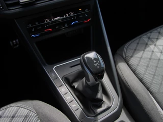 Volkswagen Polo Volkswagen Polo 1.0 TSI 110pk DSG R-Line | Acc | Lane | Camera - afbeelding nr 27
