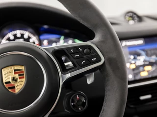 Porsche Cayenne 463Pk Automaat (SPORTCHRONO PAKKET, PANORAMADAK, ALCANTARA STUUR EN HEMEL, APPLE CARPLAY, LUCHTVERING, KUIPSTOELEN, SFEERVERLICHTING, 360 CAMERA, HEAD-UP DISPLAY, NIEUWSTAAT) - afbeelding nr 20