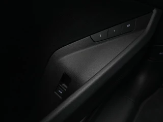 Audi e-tron Carplay Camera Headup Display Stoelverwarming - afbeelding nr 22