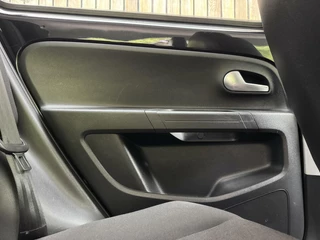 Volkswagen up! Volkswagen Up! 1.0 BMT move up! Airco | Stoelverwarming | Bluetooth | Telefoonhouder | Lichtmetalen velgen | Armsteun | LED Mistlampen voor | Historie aanwezig! - afbeelding nr 27