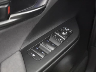 Toyota C-HR Toyota C-HR 1.8 Hybrid 140 First Edition | Parkeersensoren V+A | BLS | Elect - afbeelding nr 25