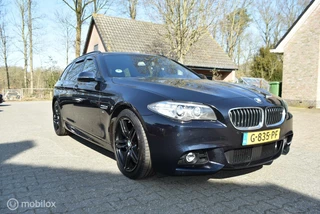 BMW 5 Serie BMW 5-serie Touring 520xd M Sport Edition - afbeelding nr 1