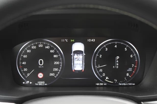 Volvo XC60 Volvo XC60 2.0 T4 R-Design / 360Camera / Leder&Alcantara / 20'' / Navigatie / Dodehoek / DAB / Cruise Control - afbeelding nr 18
