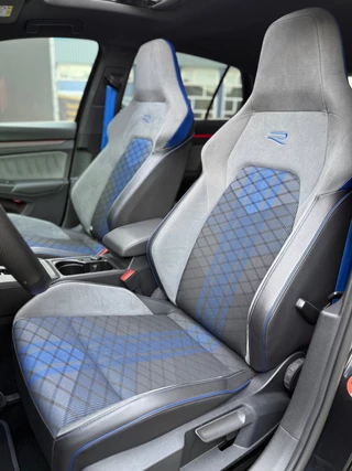 Volkswagen Golf Volkswagen Golf 2.0 TSI R 4Motion|Akrapovic|Panorama|Performance - afbeelding nr 57