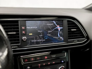 SEAT Leon 150Pk Automaat (PANORAMADAK, APPLE CARPLAY, NAVIGATIE, CAMERA, LEDER/ALCANTARA, SPORTSTOELEN, GETINT GLAS, TREKHAAK, MODE KNOP, NIEUWSTAAT) - afbeelding nr 23