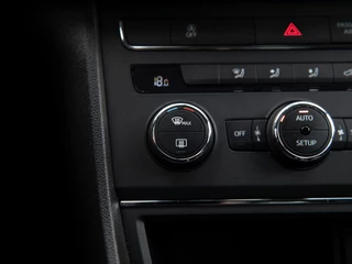 SEAT Leon | Navigatie & Apple Carplay/Android Auto | Parkeersensoren | Hoogteverstelling stoelen | Climate control | Donker getint glas | Cruise control - afbeelding nr 20
