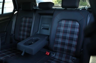 Volkswagen Golf Volkswagen Golf 7.5 GTI DSG / Vol Opties! / 230PK! / DSG / ACC / Pano / Virtual Cockpit / Camera / Navi / 19