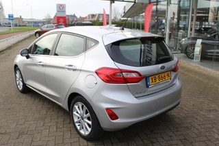 Ford Fiesta Uiterst nette, luxe en zuinige Ford Fiesta. Voalautm. airco, Cruise control, Navigatie, LM wielen, Metallic lak, Parkeersensoren achter, Telefoonvoorb., Lane assist etc. - afbeelding nr 3