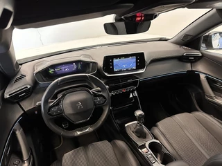 Peugeot 2008 Peugeot 2008 1.2 PureTech 130 GT Black Style Airco ECC Navi Carplay Cruise Control PDC VA + Camera Full LED 17