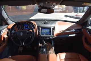 Maserati Levante | Luchtvering | Pano.dak | Camera | Keyless | DAB | Carplay | LED / Xenon | 20
