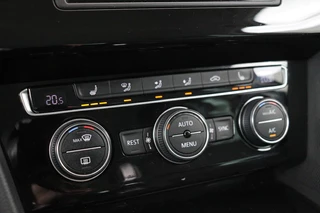 Volkswagen Passat Volkswagen Passat 1.4 TSI TSI Highline | Stoelverwarming | Carplay |  Trekhaak| Leder/Alcantara | Full LED | Navigatie | Adaptive cruise | Climate control - afbeelding nr 13