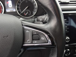 Škoda Superb AUTOMAAT / STOELVERW / XENON / CARPLAY / NAVI / CLIMA / PDC / BLUETOOTH / CRUISE / NL-AUTO - afbeelding nr 21