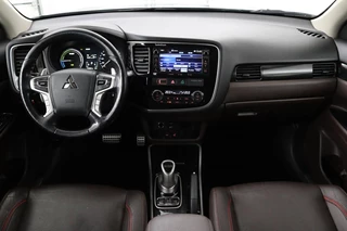 Mitsubishi Outlander Mitsubishi Outlander 2.0 PHEV Instyle+ | Schuifdak | Leder |  Stoel & stuurverwarming | Trekhaak | 360 camera | Adaptive cruise | Xenon | Climate control | Keyless - afbeelding nr 9