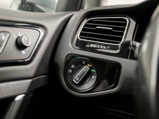 Volkswagen Golf Volkswagen Golf 1.0 TSI Luxury Automaat (APPLE CARPLAY, GROOT NAVI, CLIMATE, STOELVERWARMING, SPORTSTOELEN, ADAPTIVE CRUISE, LM VELGEN, GETINT GLAS, PARKEERSENSOREN, NIEUWE APK, NIEUWSTAAT) - afbeelding nr 25