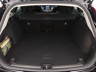 Volvo V60 Volvo V60 2.0 T6 Essential Edition | Driver Assist | Leder | Climate | 19