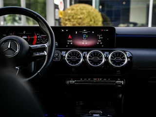 Mercedes-Benz A-Klasse Mercedes A-klasse A200 AMG|FACELIFT|PANO|BURMESTER|CAMERA - afbeelding nr 21