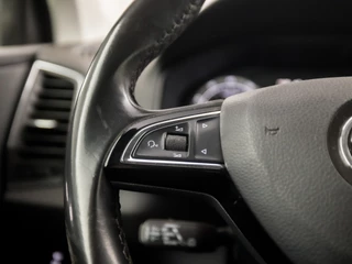 Škoda Karoq 150Pk Automaat (APPLE CARPLAY, GROOT NAVI, CAMERA, TREKHAAK, SPORTSTOELEN, GETINT GLAS, PARKEERSENSOREN, CRUISE, NIEUWSTAAT) - afbeelding nr 17