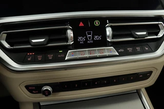 BMW 3 Serie BMW 3-serie 330e eDrive Edition | Adaptive cruise | Leder |  Stoelverwarming | Harman/Kardon | Keyless | Carplay | Live Cockpit | Navigatie | Full LED | Achterbankverwarming - afbeelding nr 10